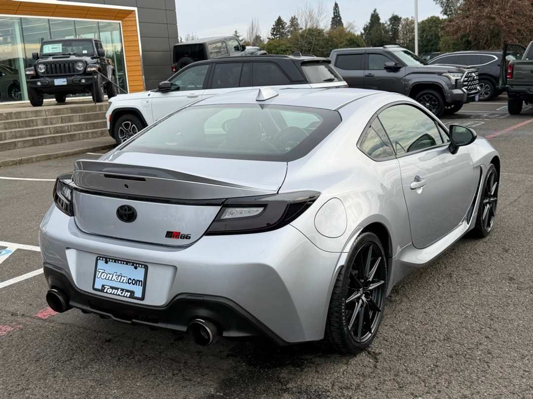 2024 Toyota Gr86 Premium - Image 8