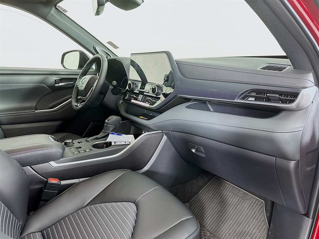 2026 Toyota Highlander XSE - Image 32