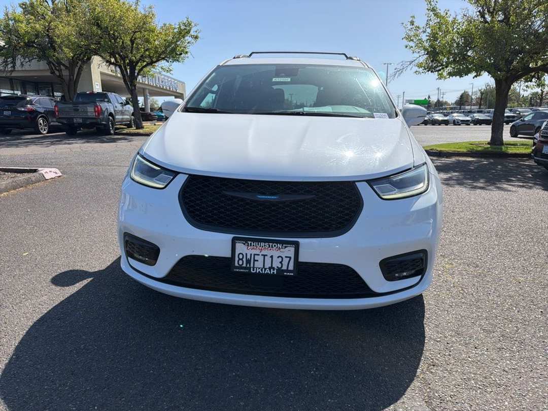 2021 Chrysler Pacifica Touring - Image 3
