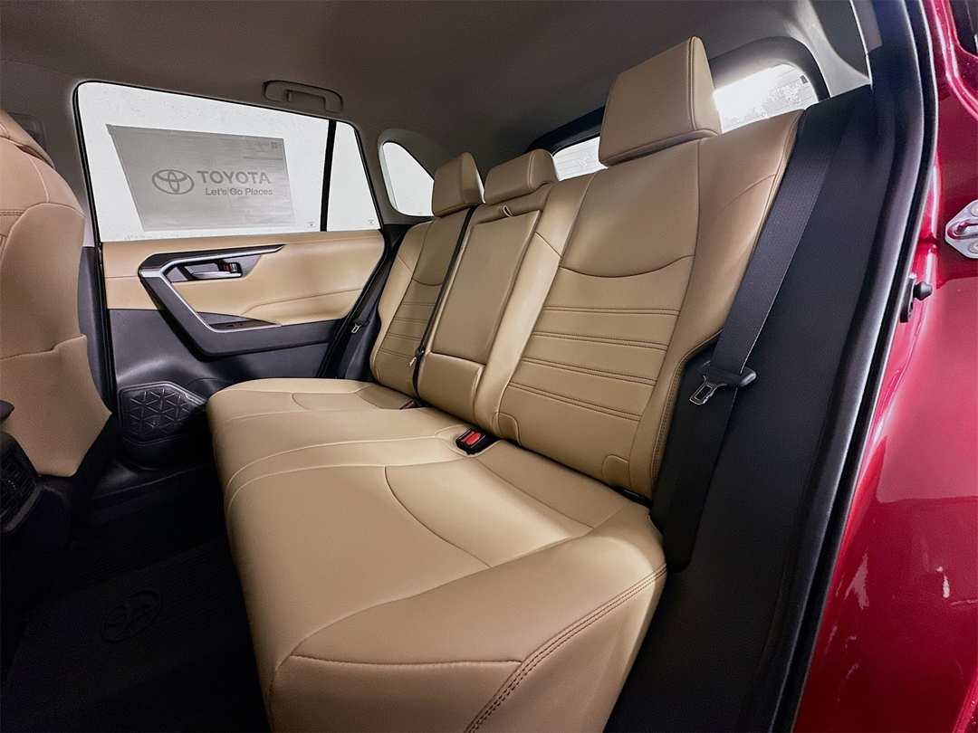 2025 Toyota Rav4 XLE Premium - Image 25