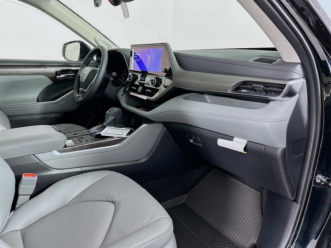 2026 Toyota Highlander Limited - Image 32