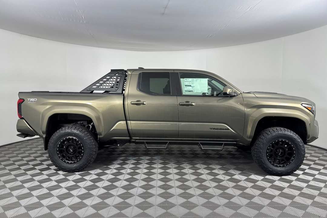 Toyota Tacoma - Image 2