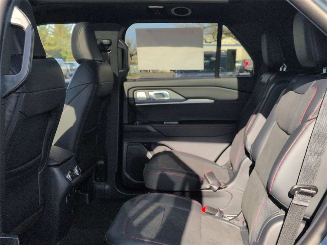 2026 Ford Explorer ST - Image 25