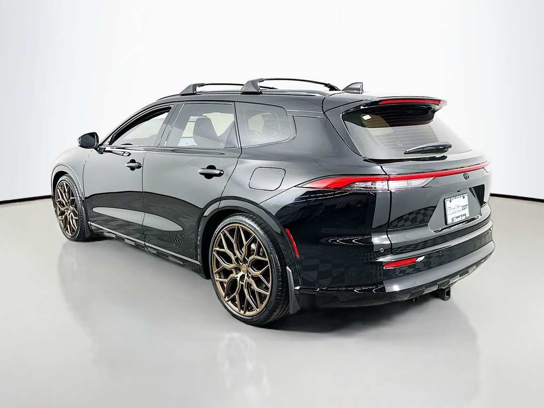 2026 Toyota Crown Signia Limited - Image 5