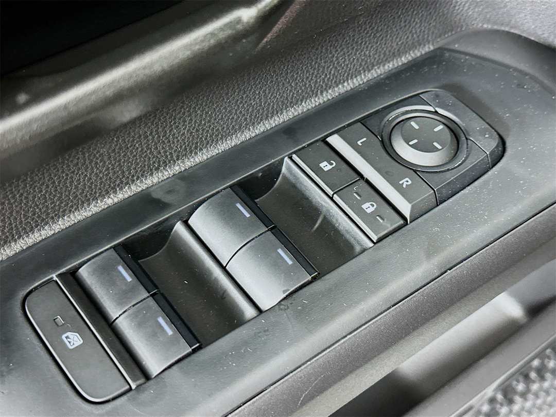 2025 Toyota Tacoma SR5 - Image 17