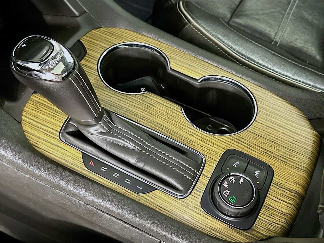 2017 GMC Acadia Denali - Image 18