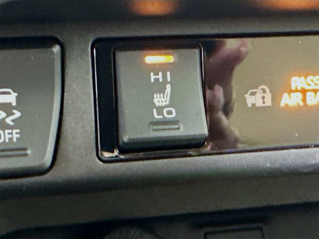 2025 Toyota Rav4 XLE Premium - Image 20