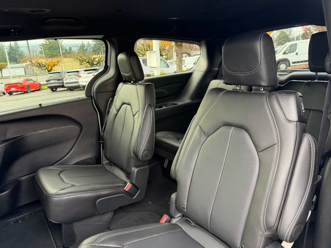 2026 Chrysler Pacifica Select - Image 27