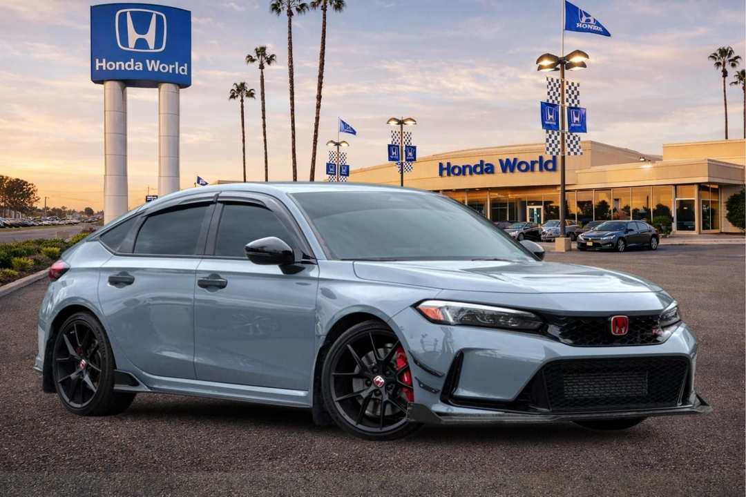 2023 Honda Civic Type R - Image 2