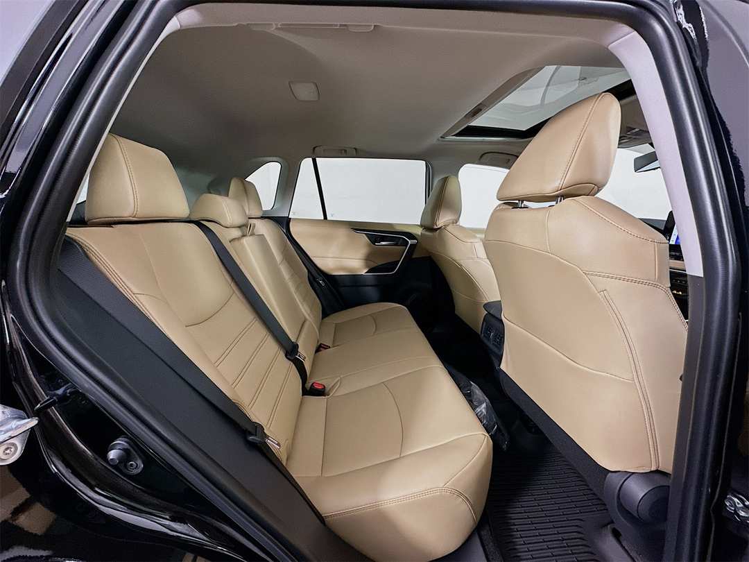 2025 Toyota Rav4 XLE Premium - Image 29