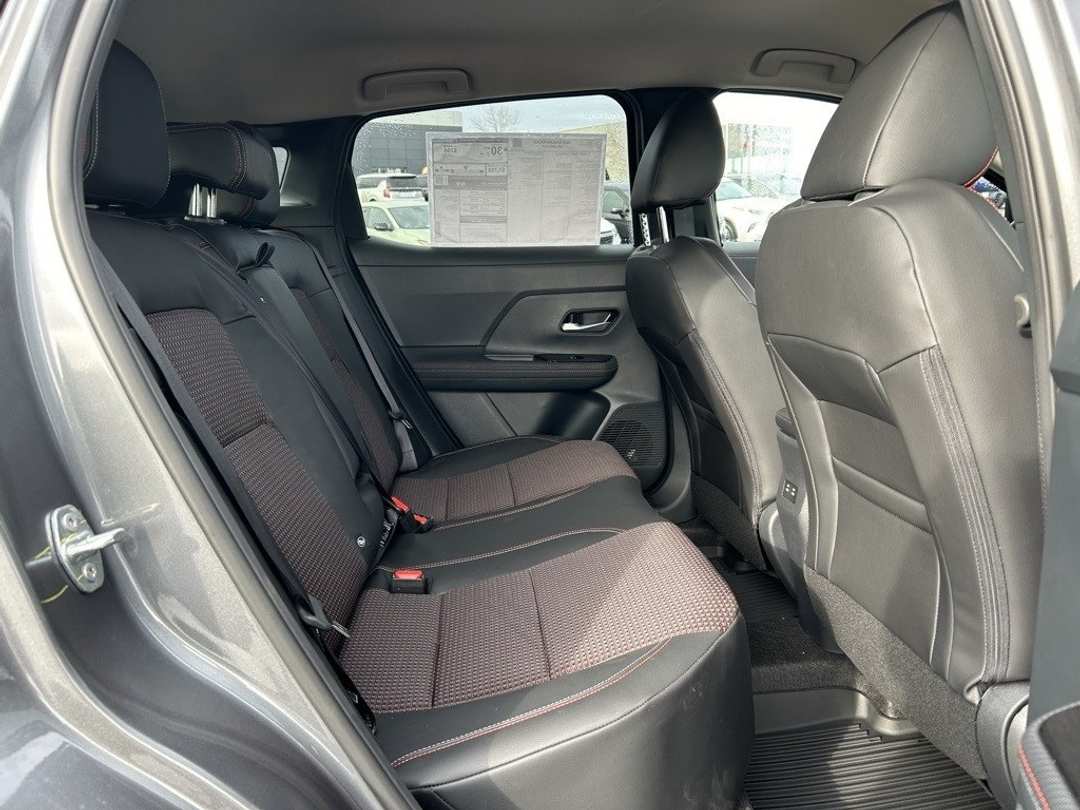 2025 Nissan Kicks SR - Image 27