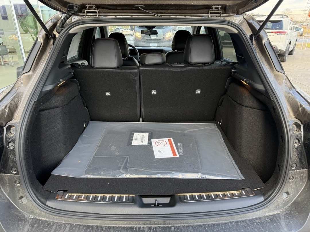 2026 Nissan Kicks SR - Image 10