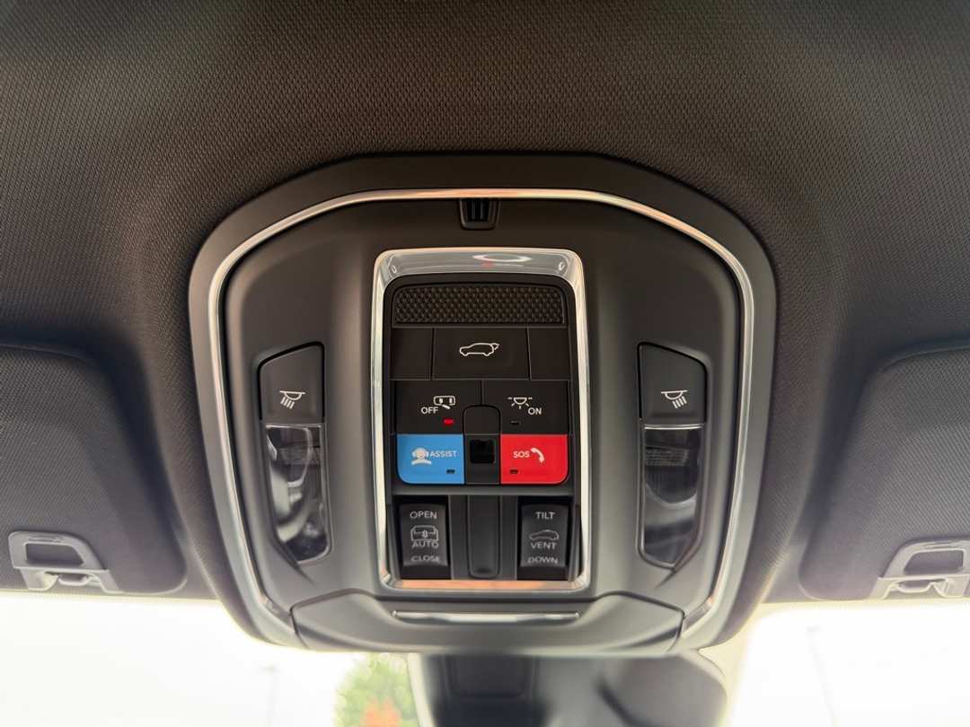 2025 Jeep Grand Cherokee L Laredo - Image 26