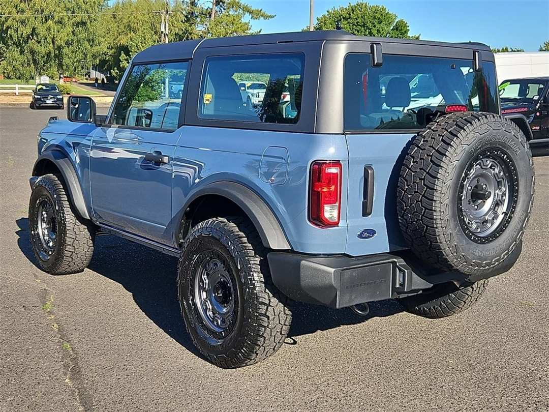 2025 Ford Bronco Base - Image 3