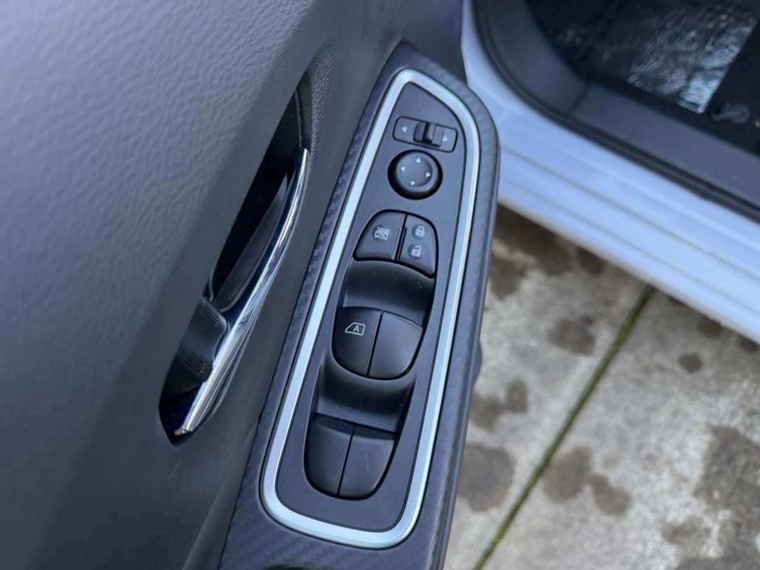 2025 Nissan Versa 1.6 SR - Image 12