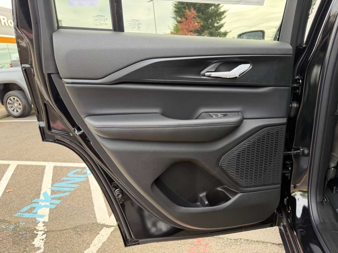 2025 Jeep Grand Cherokee Laredo X - Image 26