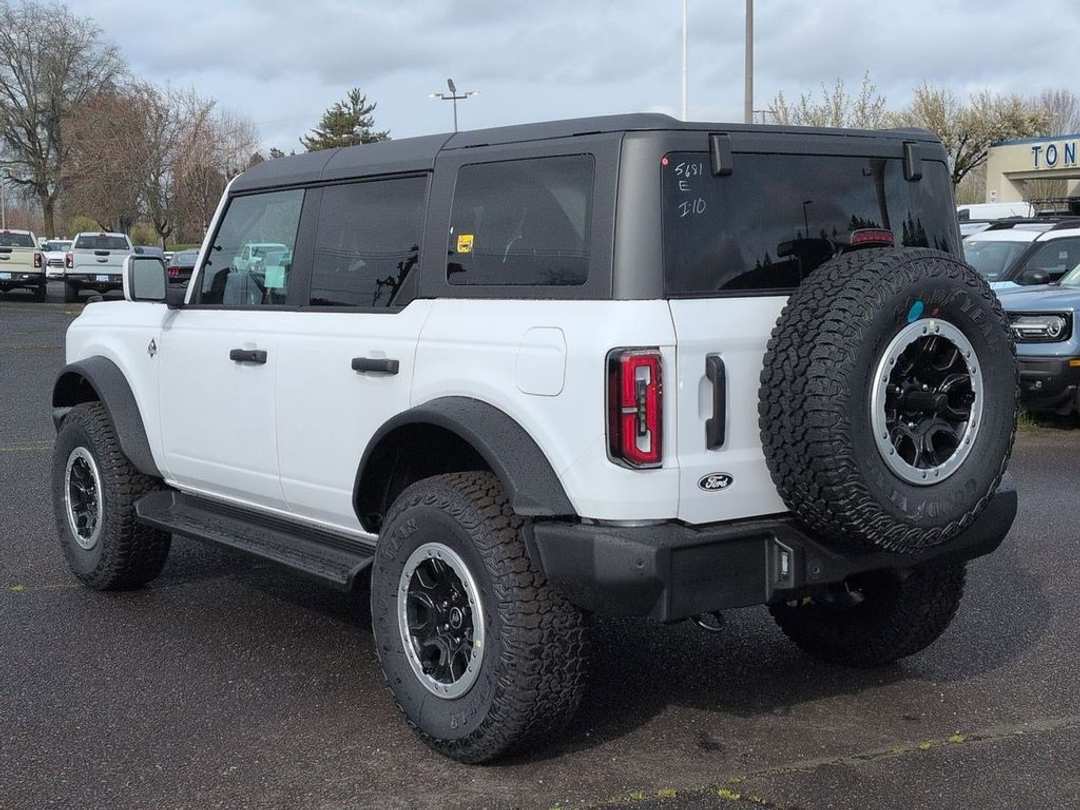 2026 Ford Bronco Outer Banks - Image 3