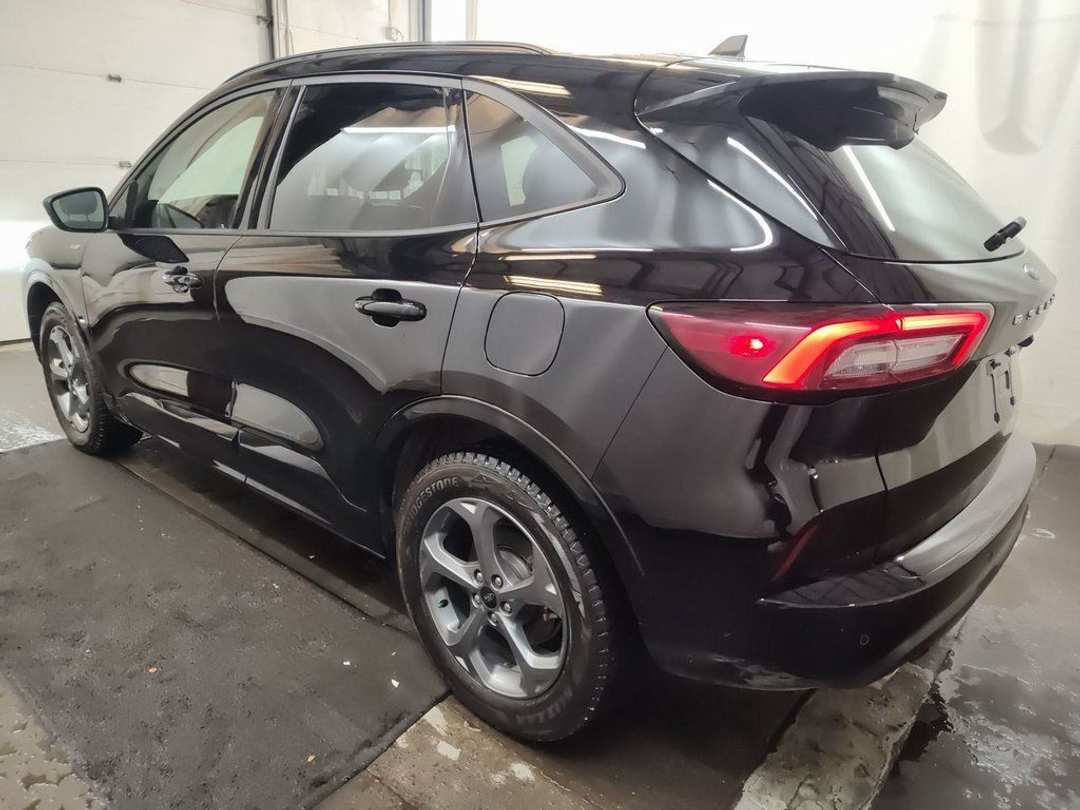 2024 Ford Escape STLine - Image 3