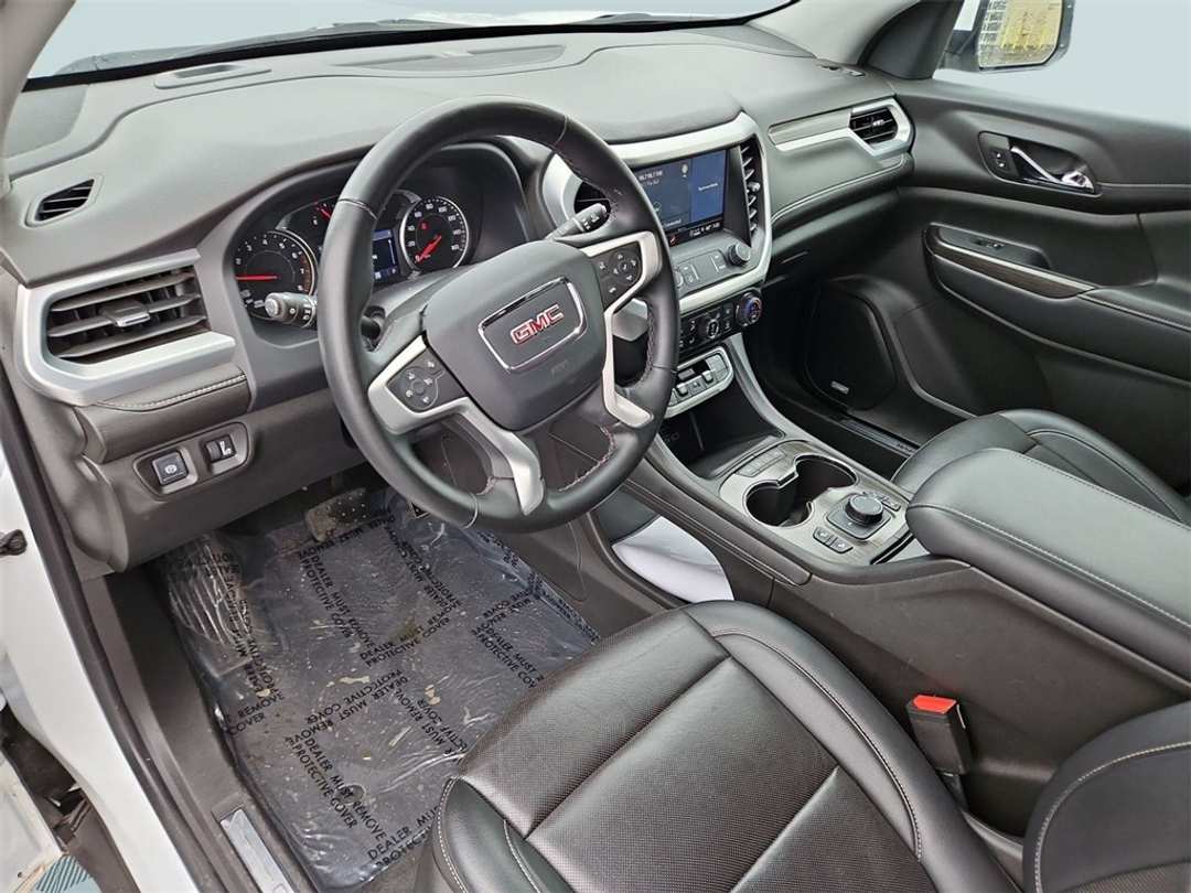 2023 GMC Acadia SLT - Image 13