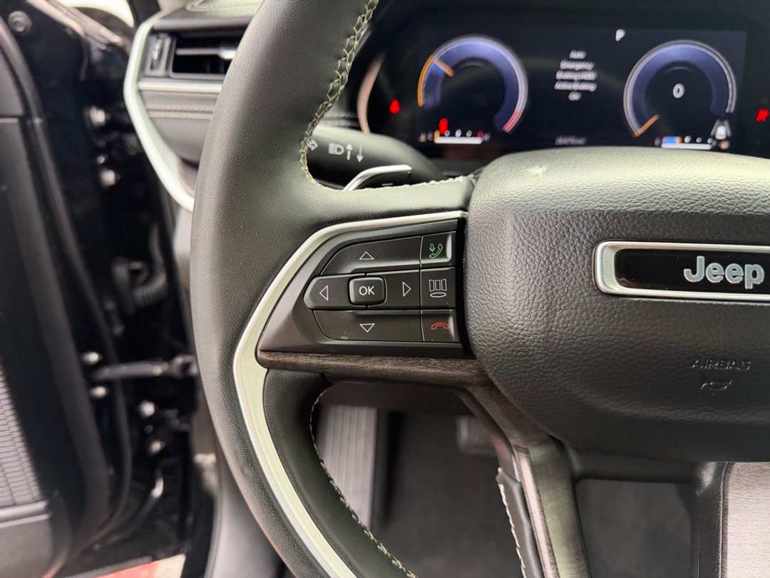 2023 Jeep Grand Cherokee Limited - Image 18