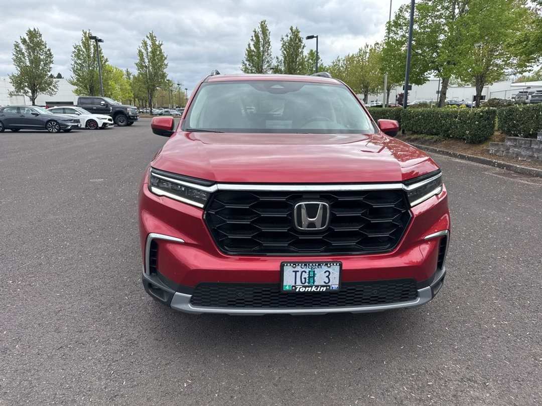 2025 Honda Pilot Touring - Image 2