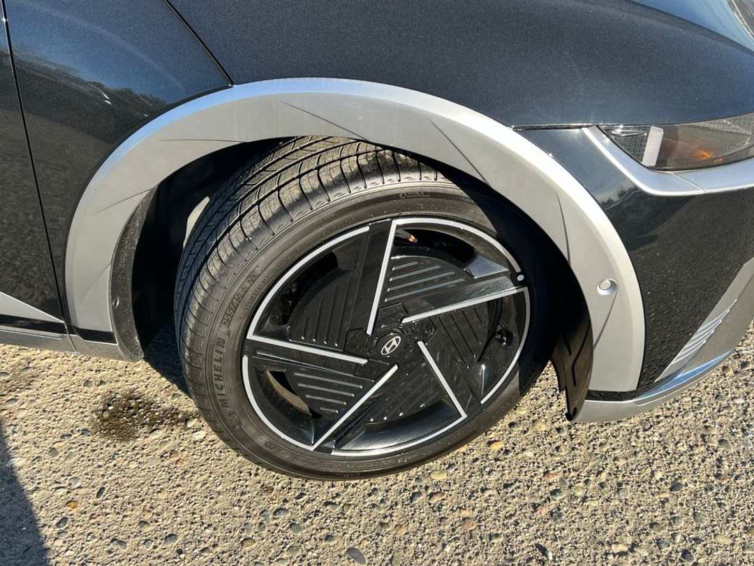 2026 Hyundai Ioniq 5 Limited - Image 2