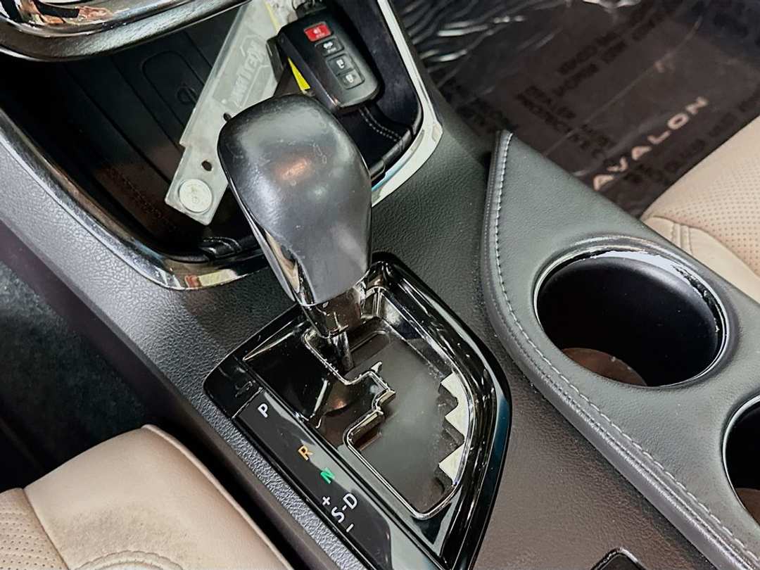 2018 Toyota Avalon XLE Premium - Image 18