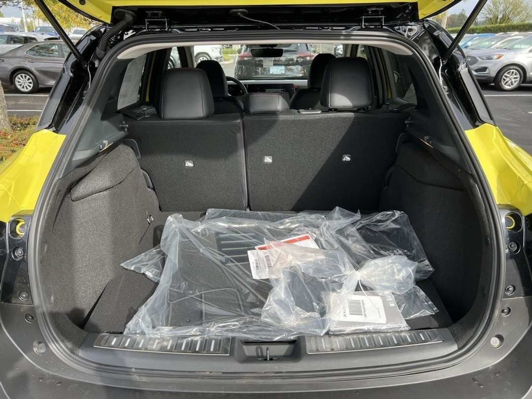 2026 Nissan Kicks SR - Image 9