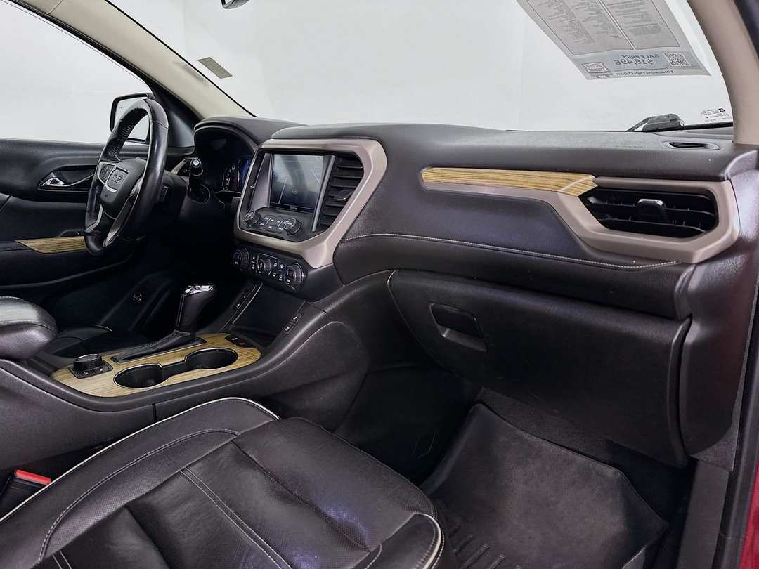 2017 GMC Acadia Denali - Image 33