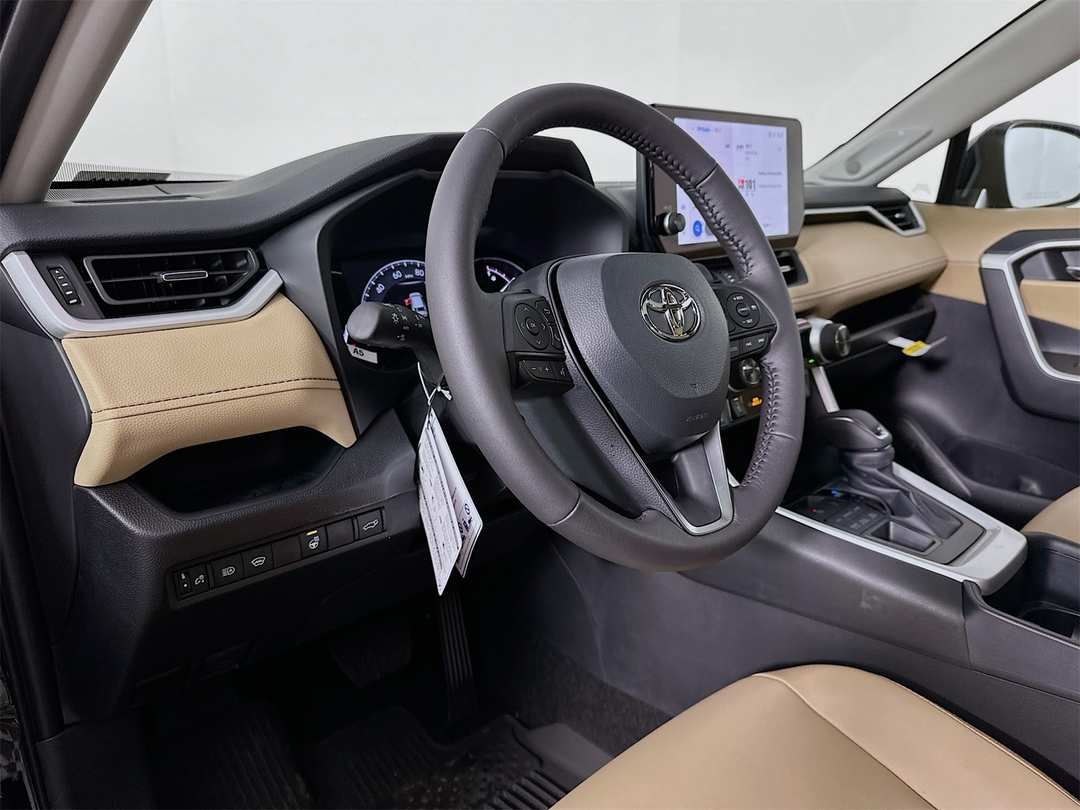 2025 Toyota Rav4 XLE Premium - Image 9