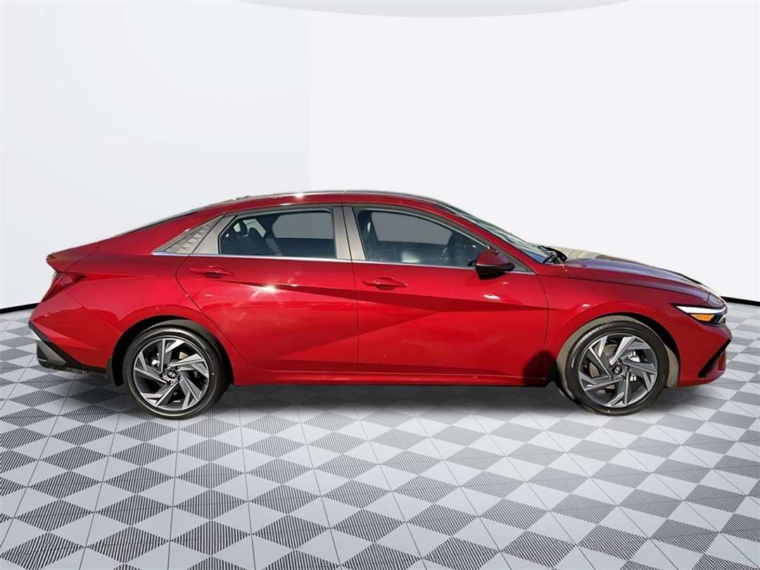 2026 Hyundai Elantra Limited - Image 8