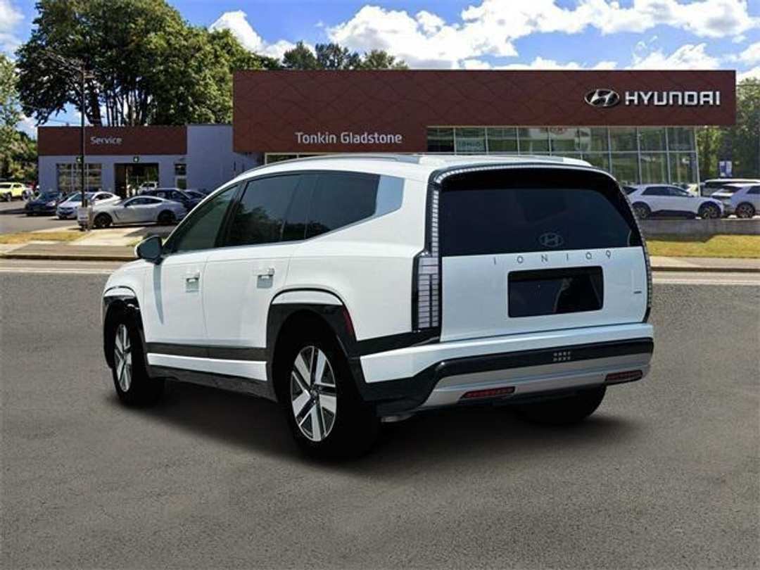 2026 Hyundai Ioniq 9 SEL - Image 5