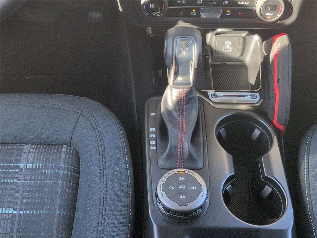 2025 Ford Bronco Heritage Edition - Image 16