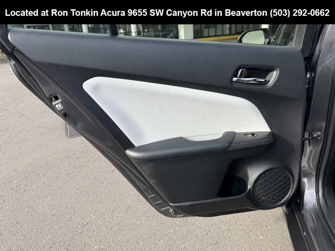 2017 Toyota Prius Three - Image 29