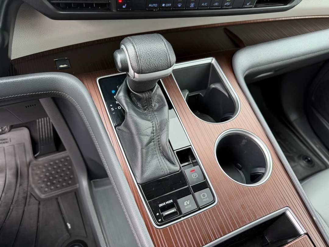 2021 Toyota Sienna XLE - Image 24