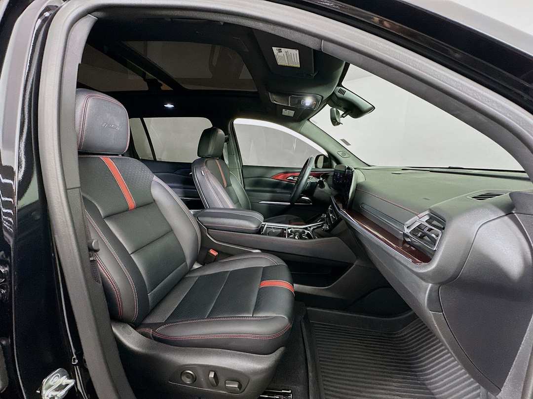 2025 Chevrolet Traverse RS - Image 32