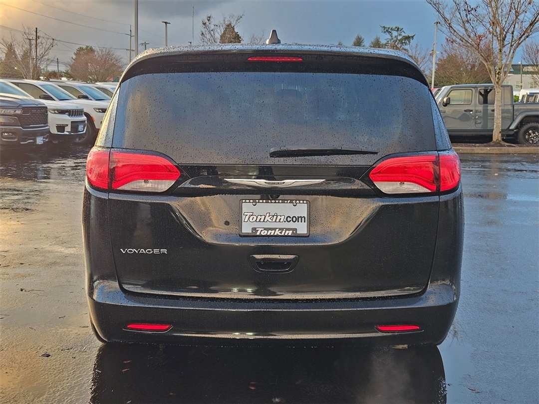 2021 Chrysler Voyager L - Image 5
