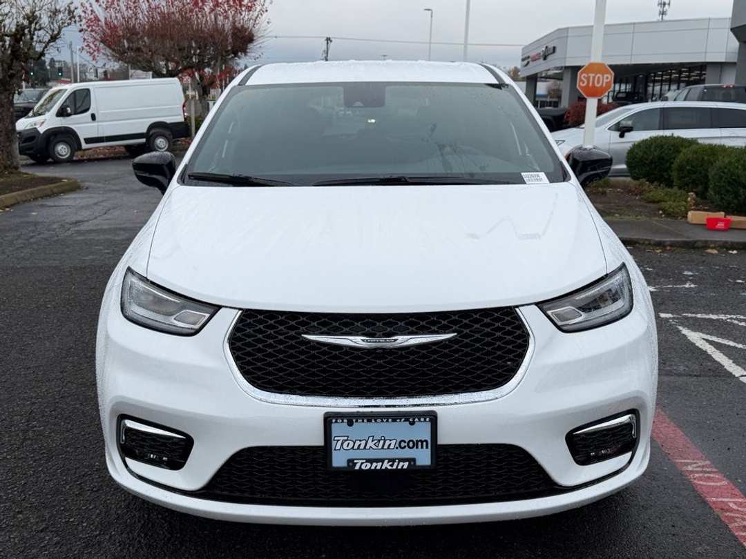 2026 Chrysler Pacifica Select - Image 3