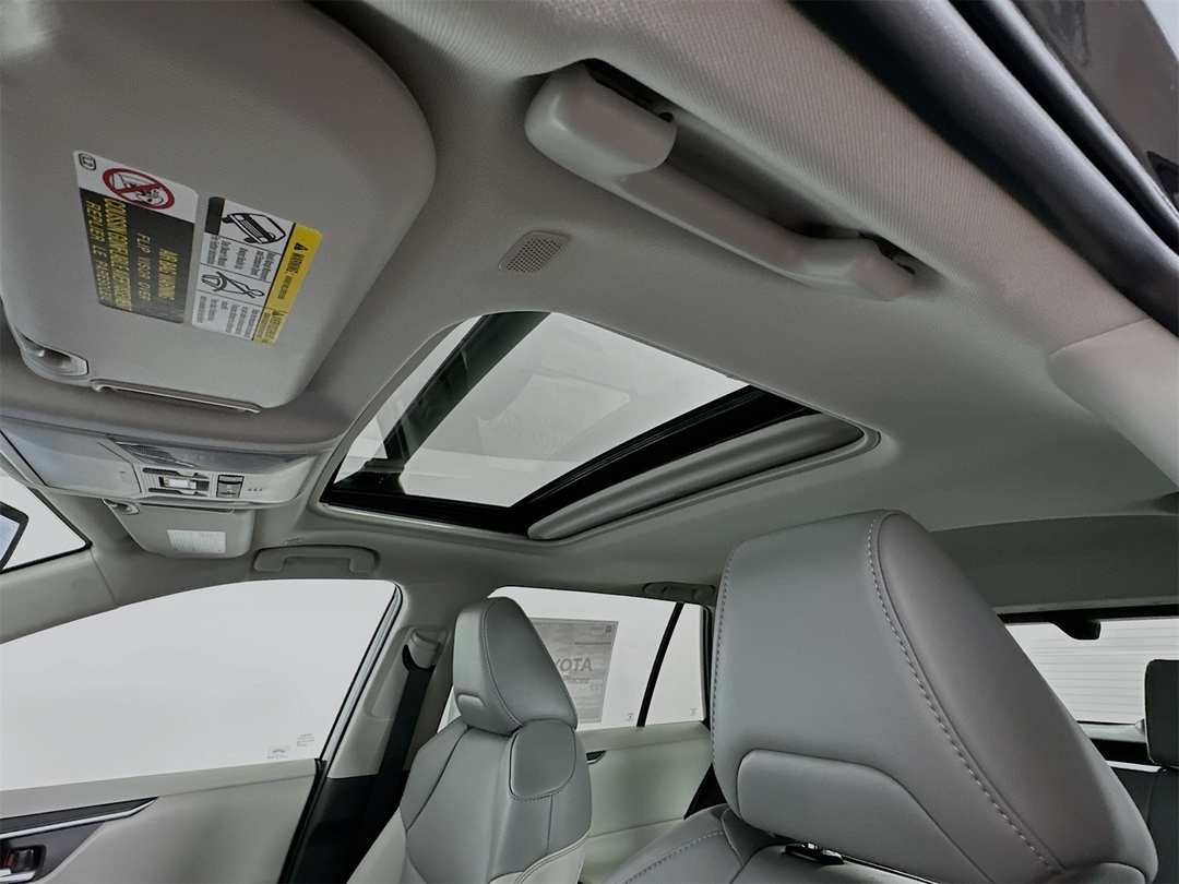 2025 Toyota Rav4 XLE Premium - Image 23