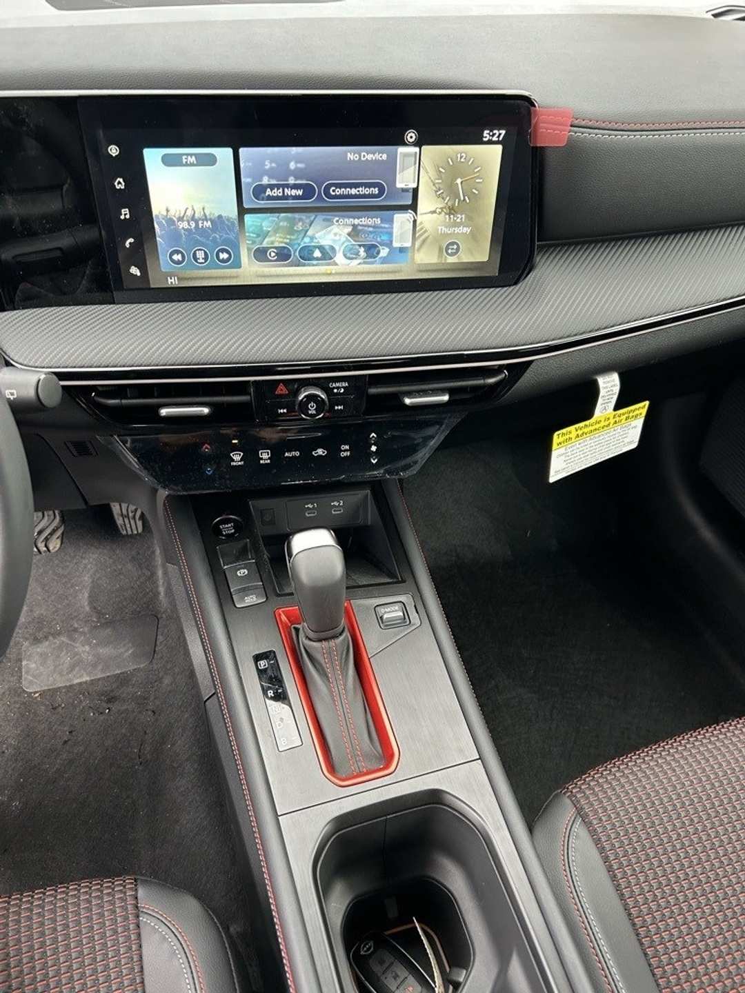 2025 Nissan Kicks SR - Image 18