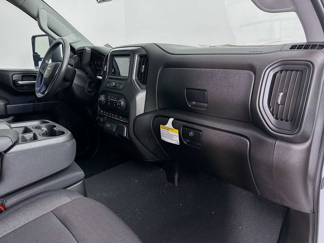 2025 Chevrolet Silverado 2500Hd Custom - Image 29