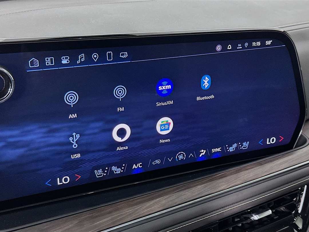 2025 Chevrolet Suburban Premier - Image 15