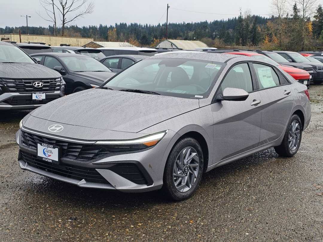 2026 Hyundai Elantra Blue - Image 3