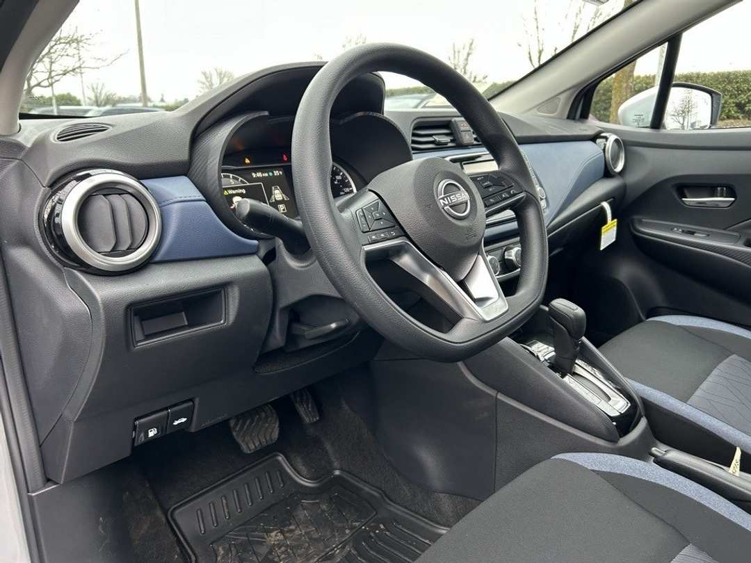 2025 Nissan Versa 1.6 SV - Image 11
