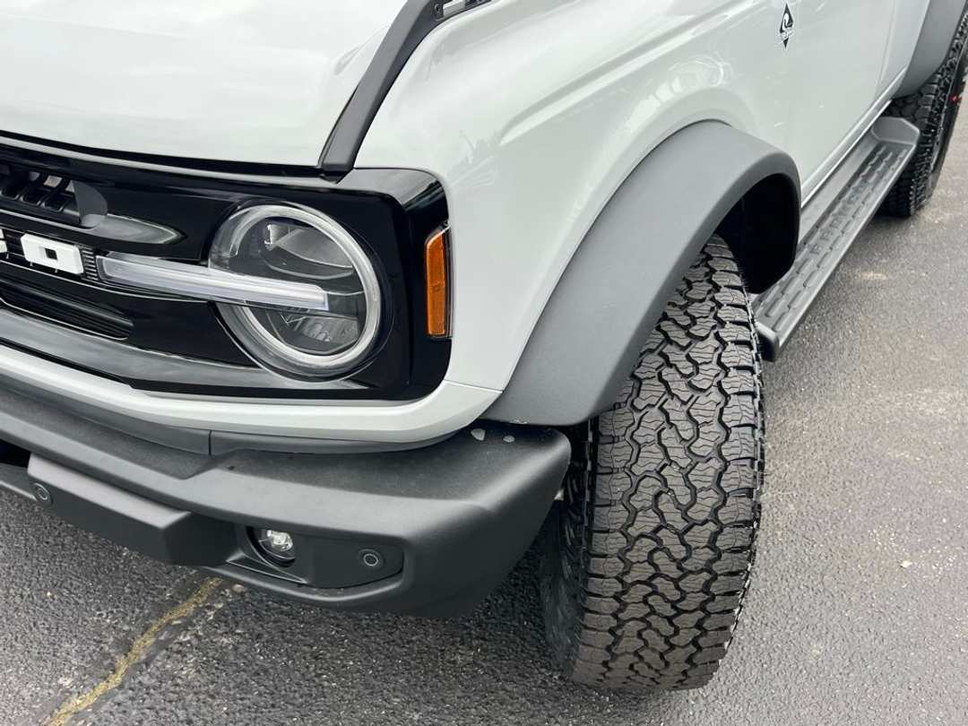 2026 Ford Bronco Outer Banks - Image 3