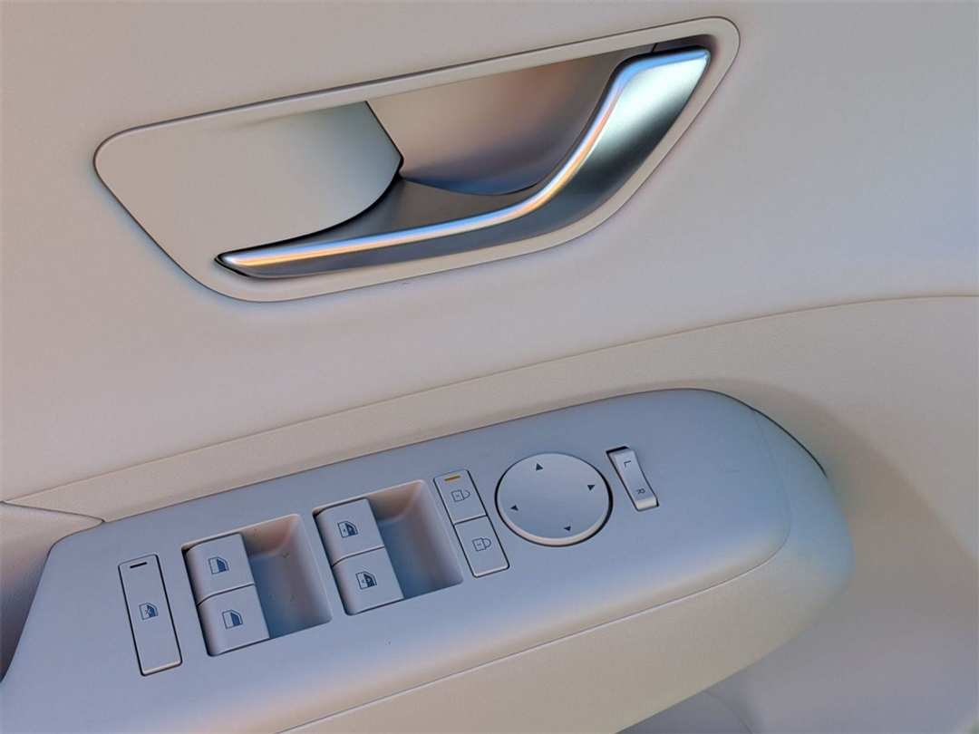 2026 Hyundai Kona SEL Premium - Image 10