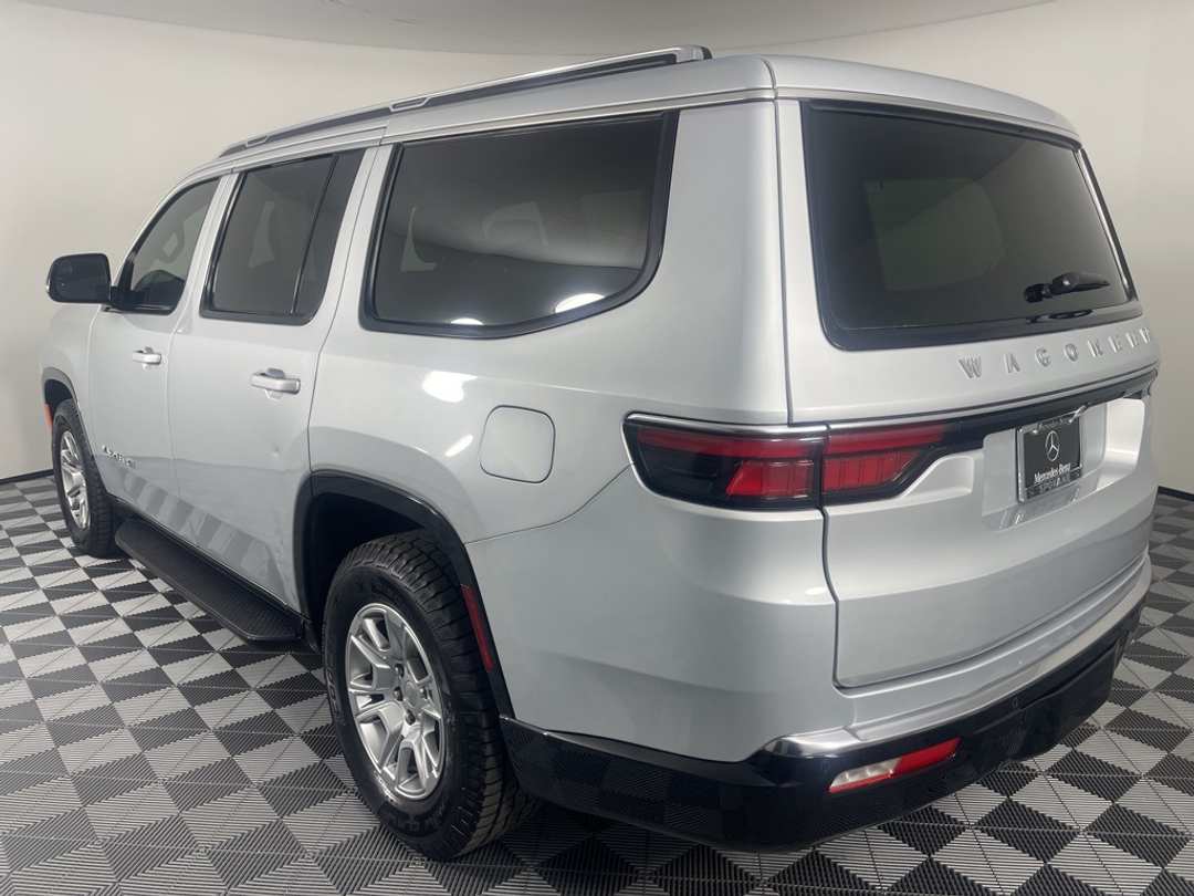 2024 Jeep Wagoneer - Image 10