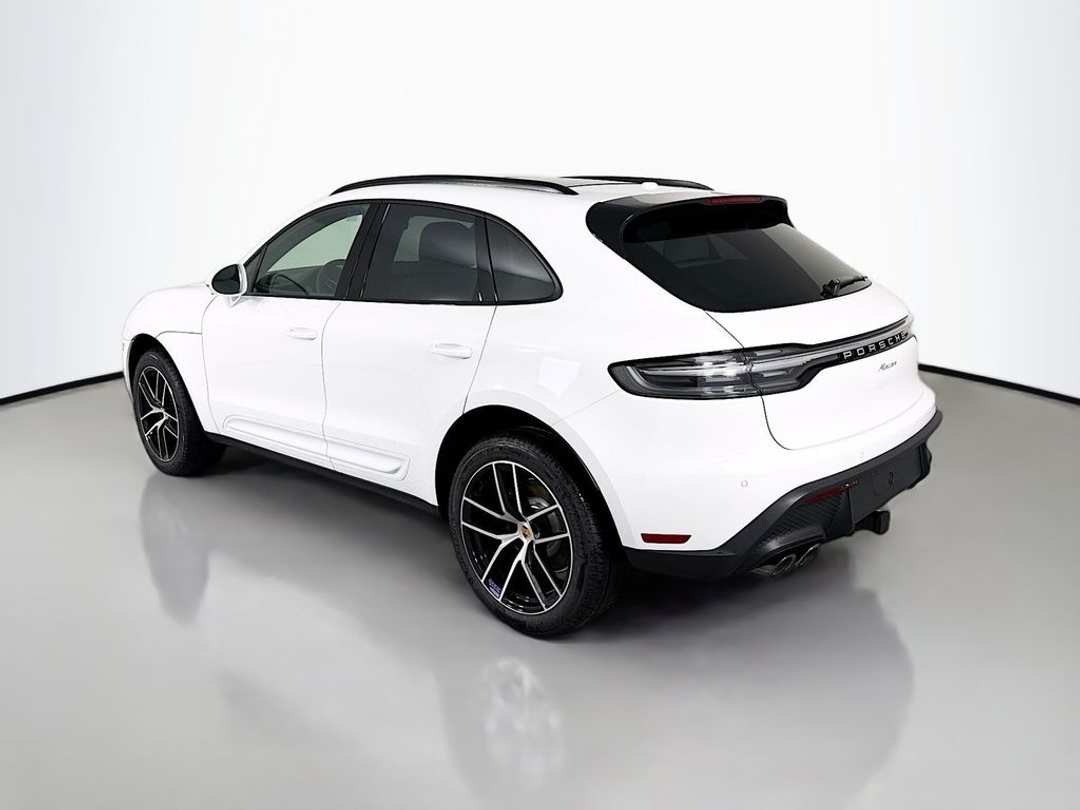 2026 Porsche Macan - Image 3