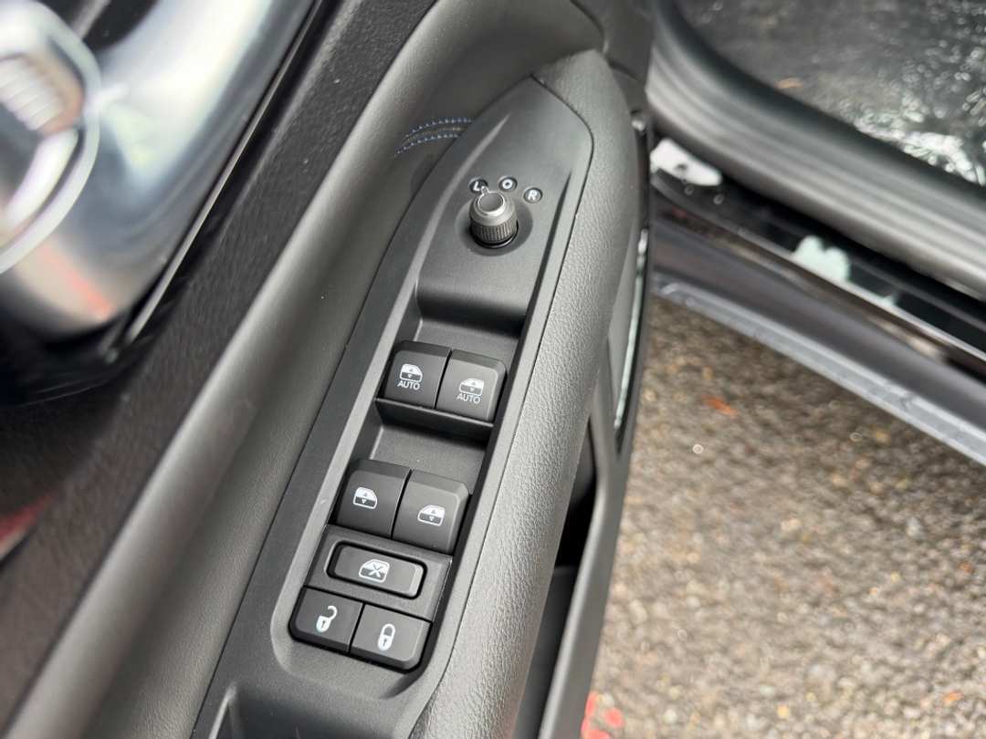 2026 Jeep Compass Latitude - Image 13