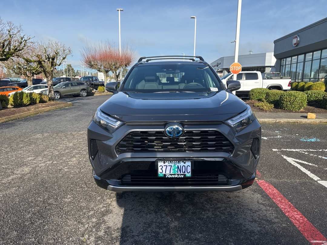 2022 Toyota Rav4 SE - Image 2